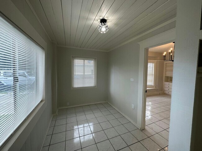 Building Photo - 3633 Kansas Ave