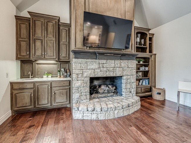 Building Photo - Stunning Luxury Home in East Edmond with a Pool/Jacuzzi + Woody Creek Addition + Theater Room+/5 ...