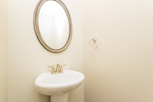 Building Photo - 5051 Saphire Ct