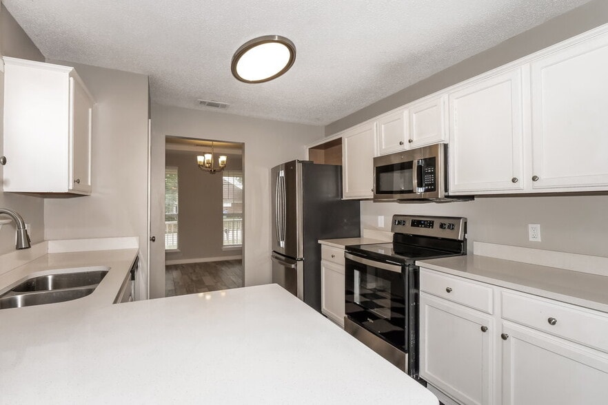 Building Photo - 12923 Fox Ridge Ln