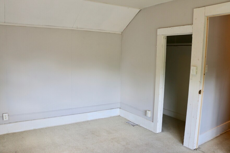 Bedroom - 331 Center St