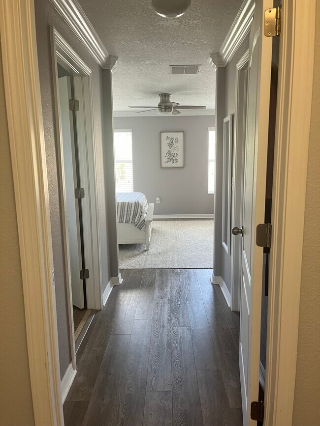 Building Photo - 2819 Lantern Hill Ave