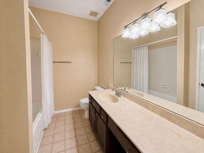 Building Photo - 17659 Red Oak Dr