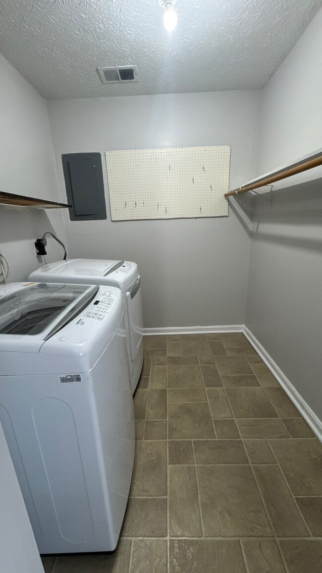 Building Photo - 4023 Summer Pl