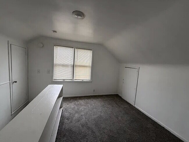 Building Photo - ELEGANT HOME
