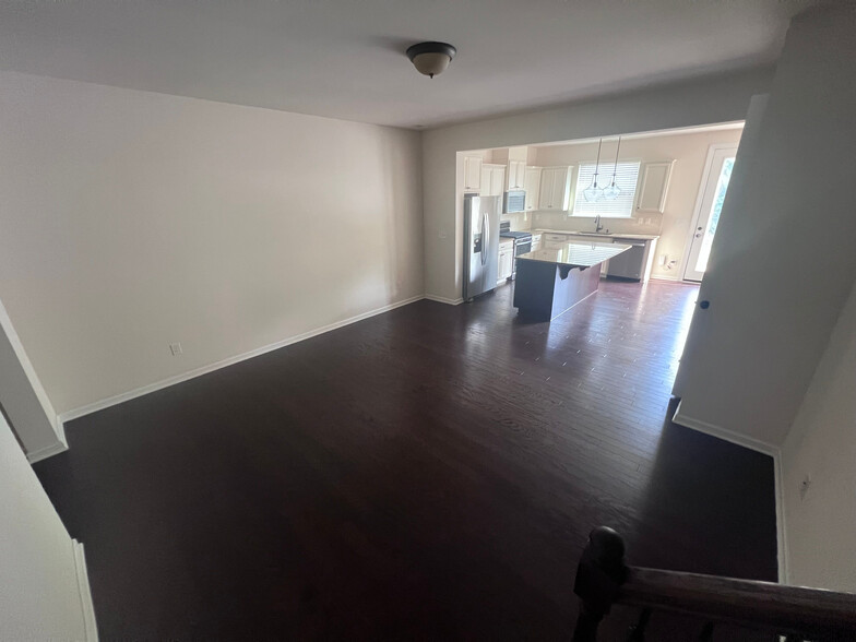 Building Photo - Room in Townhome on Glenburn Ln