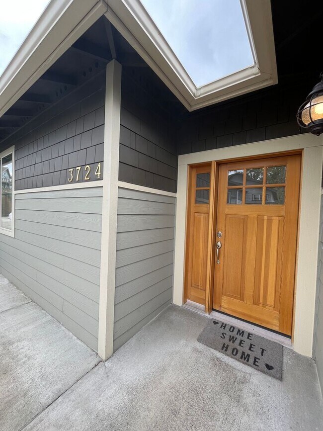 Building Photo - 3 Bed 2 Bath Single Story House with Garage