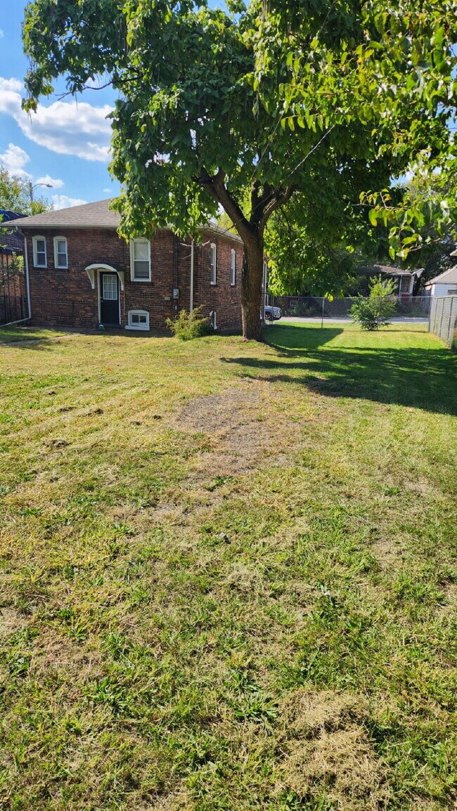 Building Photo - 3-bed gem for rent in Gary!