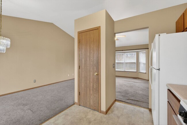 Building Photo - Charming 3 Bedroom with Garage!