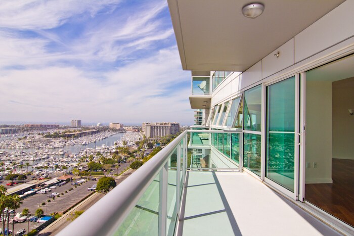 Building Photo - 13600 MARINA POINTE Dr