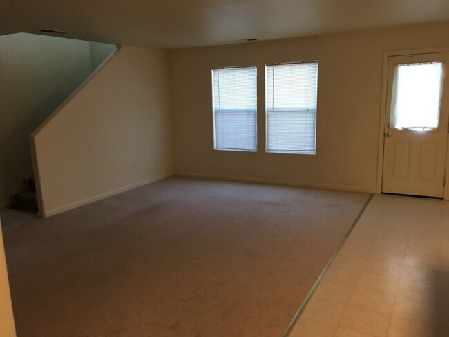 Building Photo - 2644 Sunray Dr