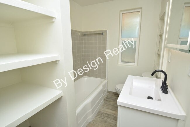 Building Photo - Hedrick Acreage 2 Bed 1 Bath Mid Century Bungalow with Modern Remodel