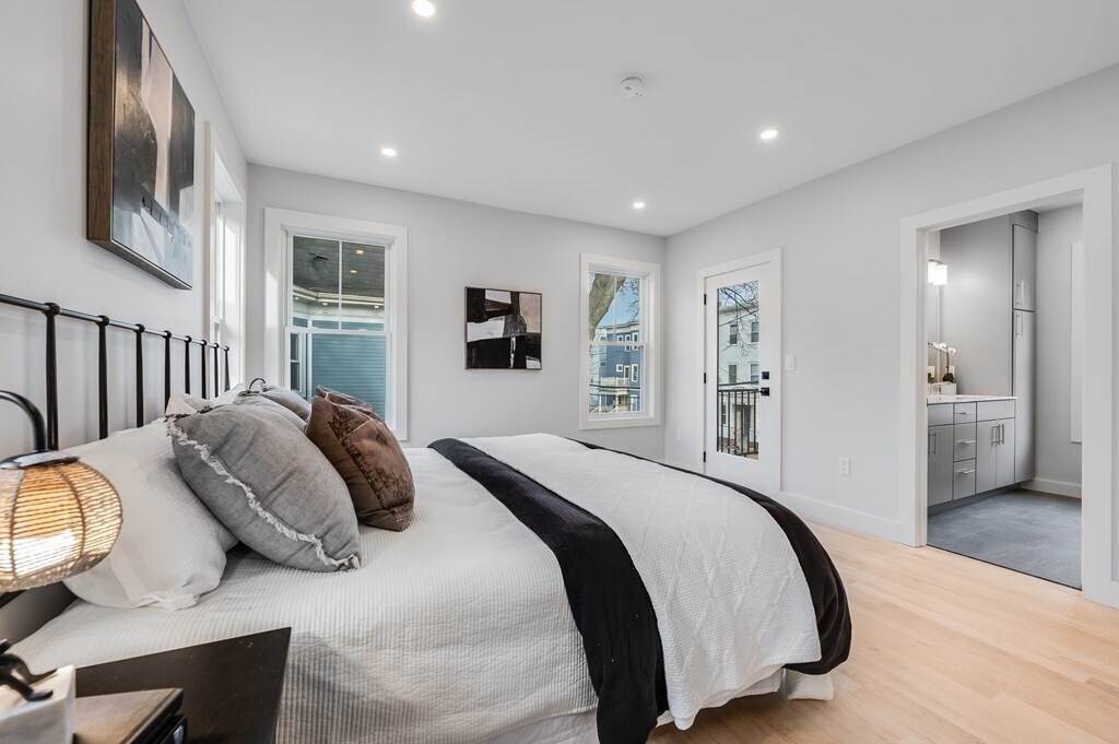 Building Photo - 11 Tufts St