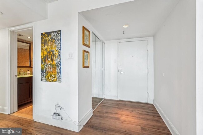 Building Photo - 7401 Westlake Terrace