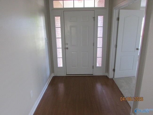 Building Photo - 226 Shadow Ct SW