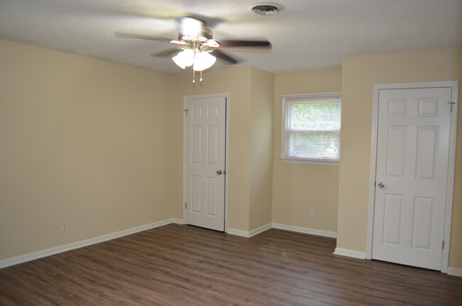 Building Photo - 221 Merrymont Dr