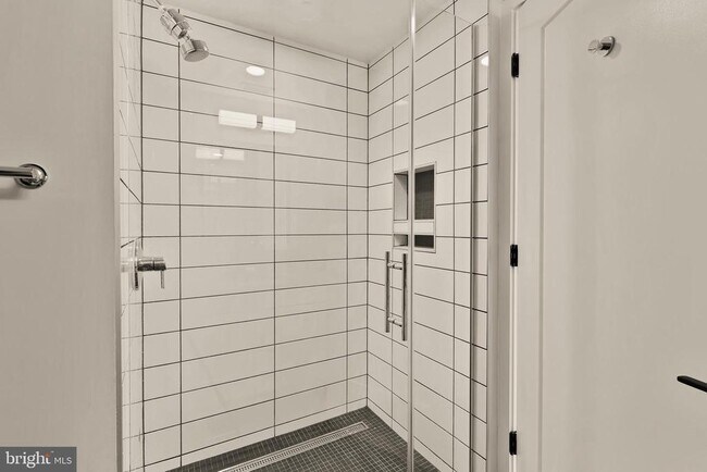 Building Photo - 1300 4th St SE