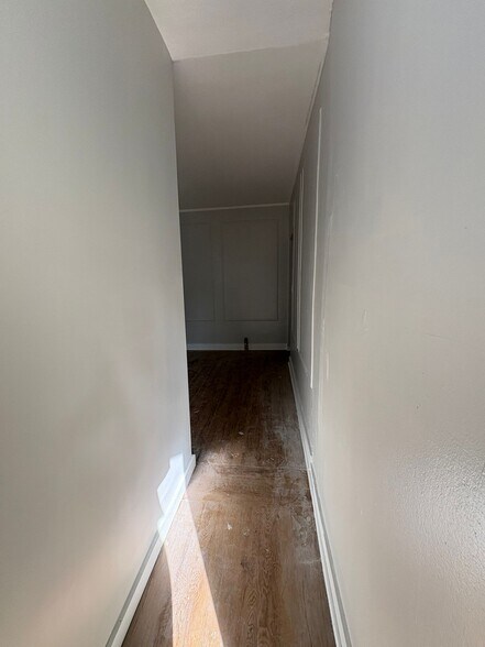 Building Photo - 144 S Durand Pl