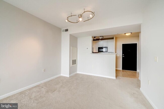 Building Photo - 851 N Glebe Rd