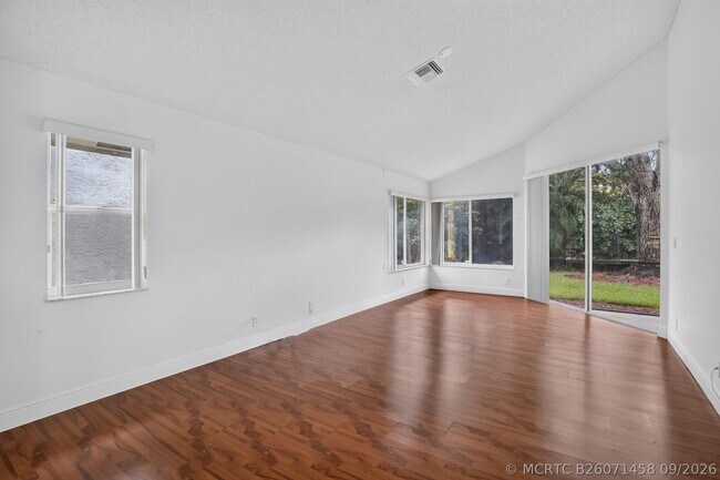 Building Photo - 924 Spoonbill Cir