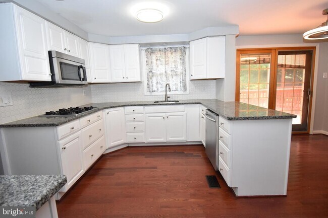Building Photo - 8673 Cooperhawk Ct