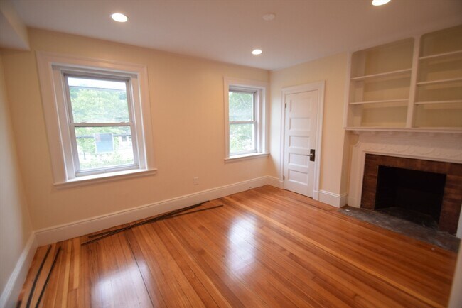 Building Photo - 1616 Beacon St