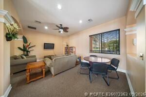 Building Photo - 291 SW Palm Dr