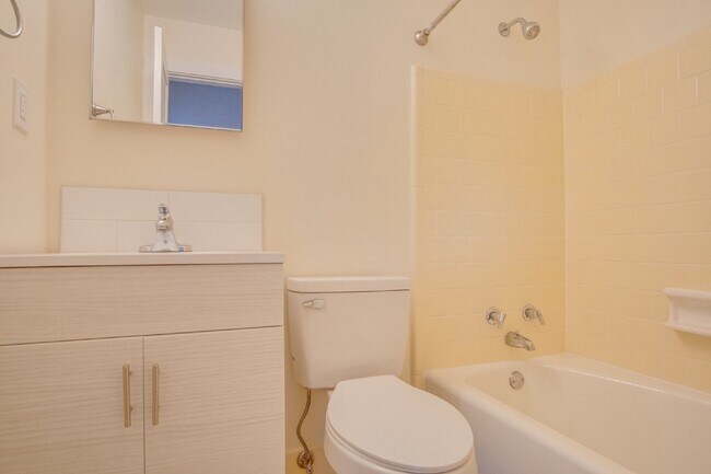 Building Photo - Centrally Located Pensacola 3BR/2BA Home Near Cordova Mall, Pensacola International Airport, Hosp...