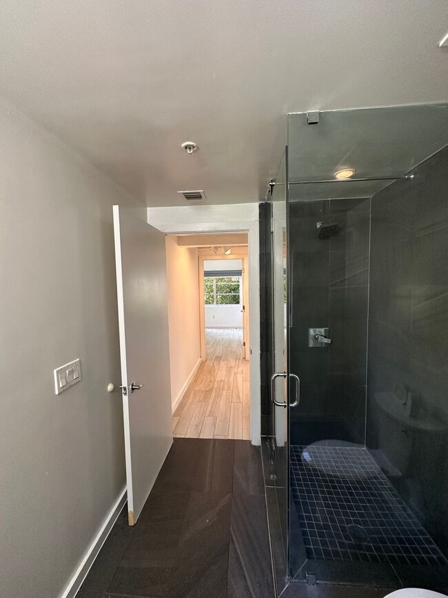 Building Photo - BRAND NEW 1BD APT IN THE HEART OF ART DECO