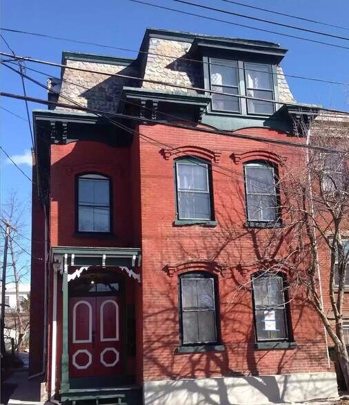 Primary Photo - 29 N Bridge St