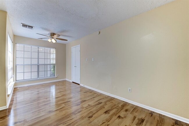 Building Photo - 4035 Green Crest Dr