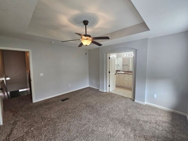 Building Photo - Modern 3Bed/2.5-Ba Townhome in PCB – Resor...
