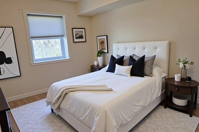 Building Photo - 100 Hague St