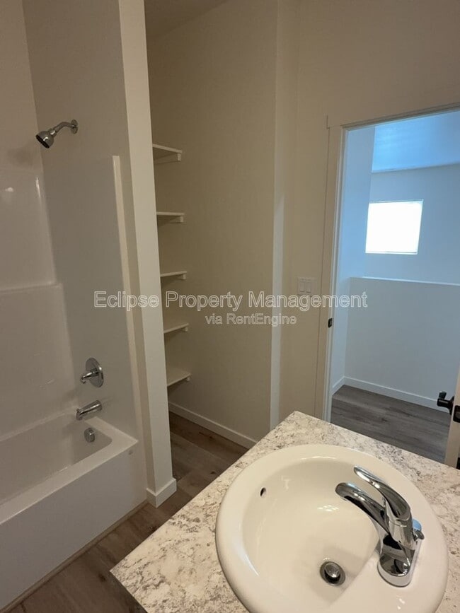 Building Photo - 2638-B 1/2 B 1/2 Rd