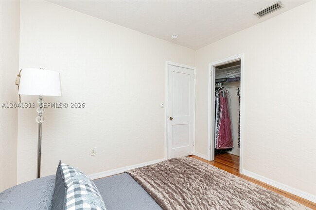 Building Photo - 5760 SW 51st St