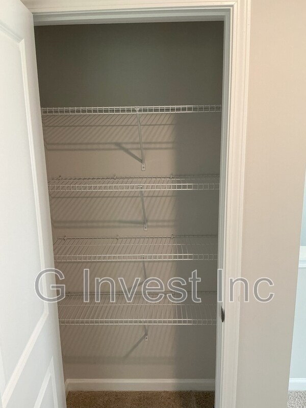 Building Photo - 7484 Knoll Hollow Rd