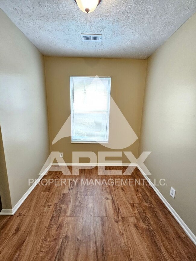 Building Photo - MOVE-IN SPECIAL, $1 RENT!! - Nice 2 Bd | 1.5 Ba Townhouse in West Knox off Cedarbluff!