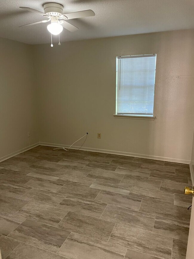 Building Photo - 138 Hummingbird Ln