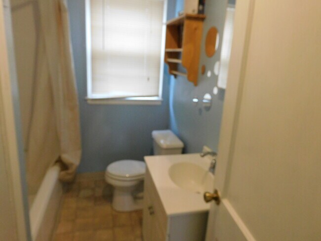 Building Photo - 324 N 8th St