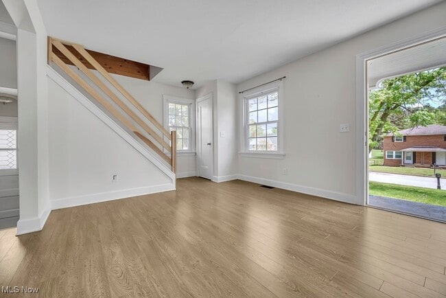 Building Photo - 1215 Sunford Ave SE