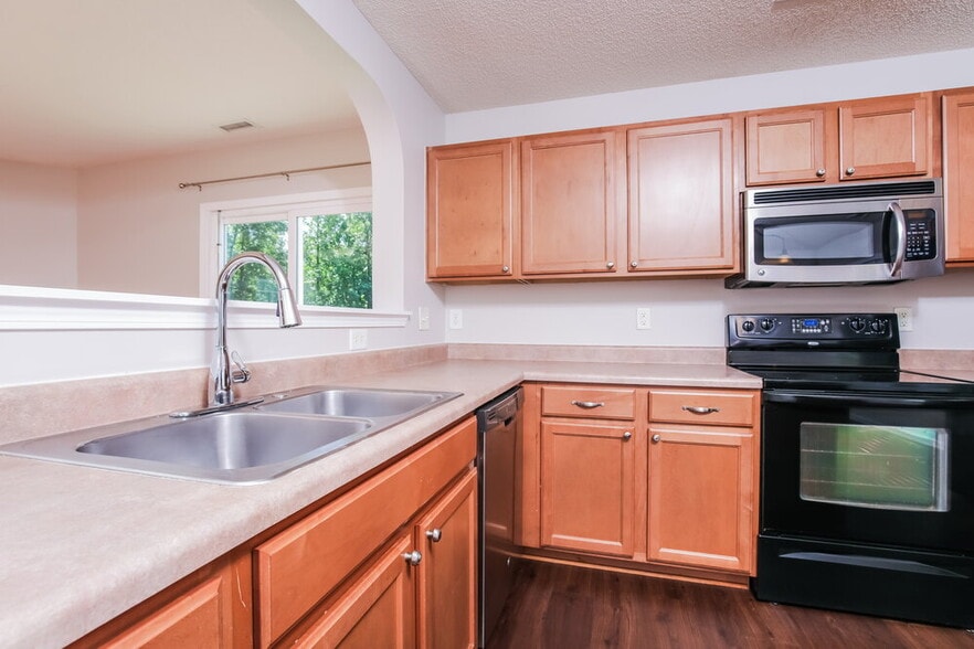 Building Photo - 63 Brookhaven Dr