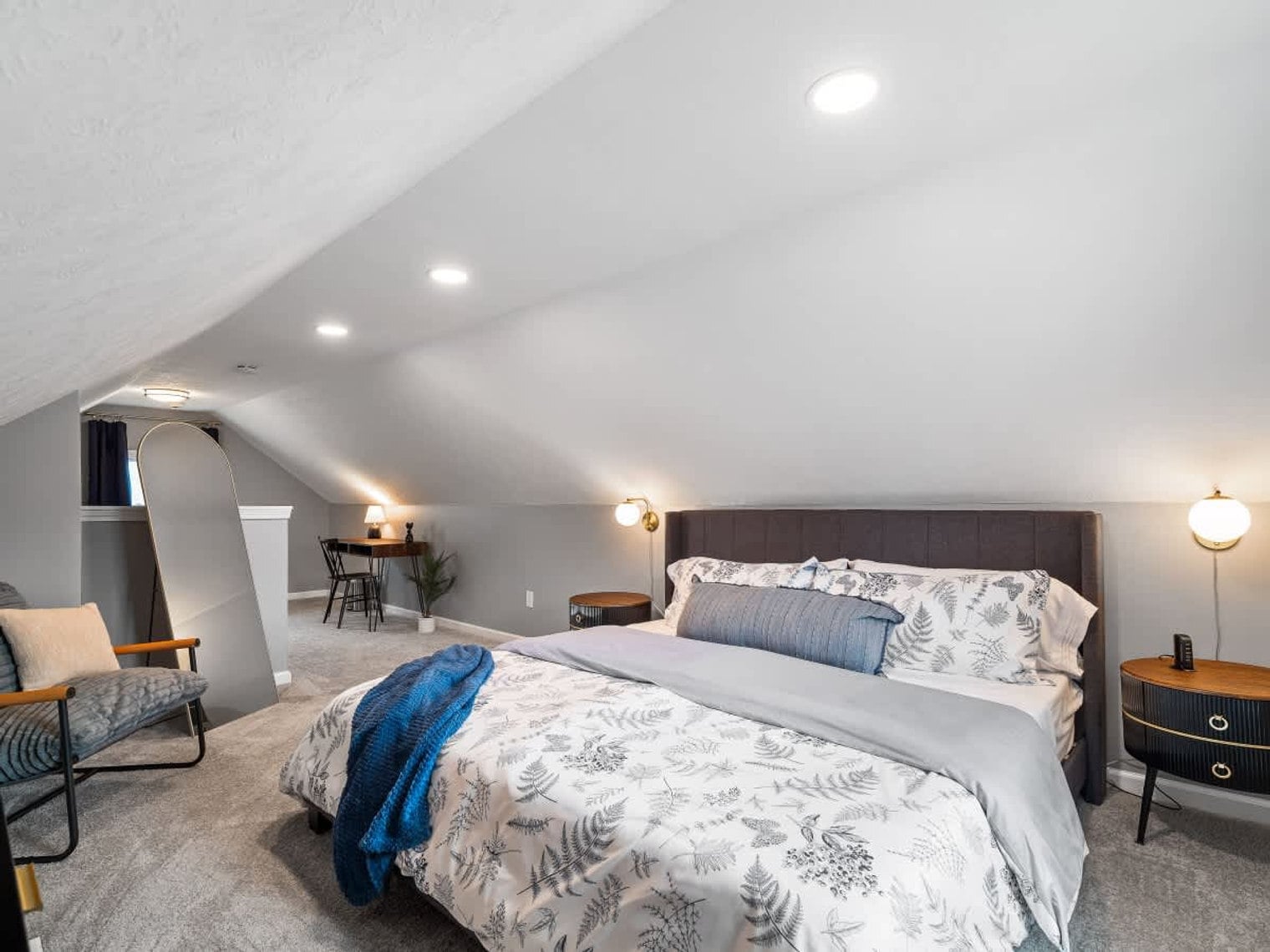 Building Photo - 1906 N Leavitt Rd