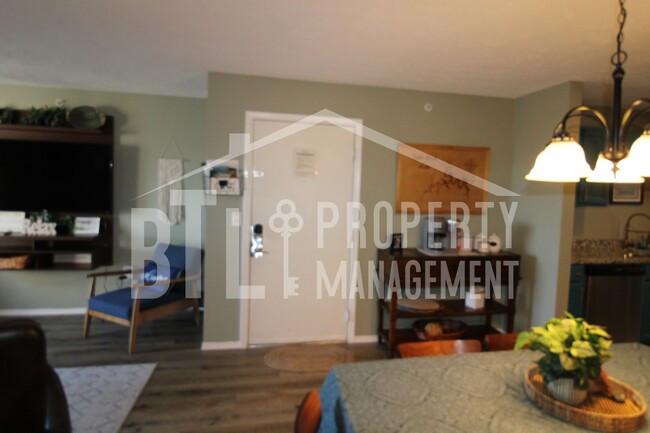 Building Photo - Beautiful Furnished 3 Bedroom Condo!