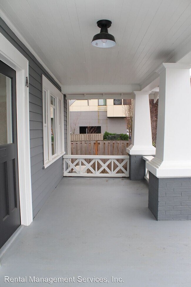Building Photo - 4 br, 1.5 bath House - 36 NE Beech St # A