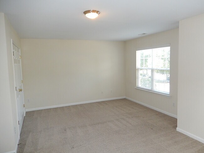 Building Photo - 10651 Edmundson Ave