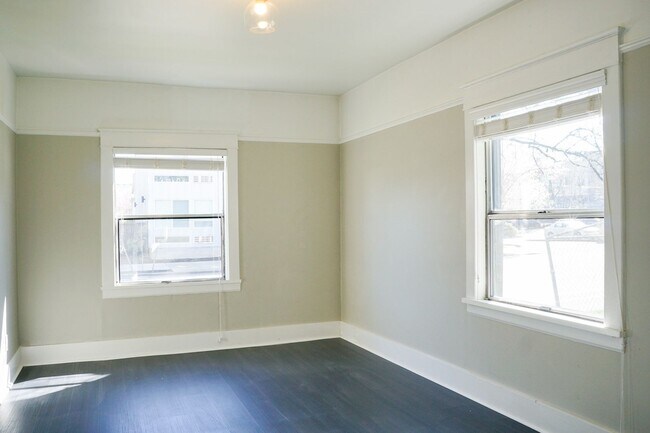 Building Photo - Move In Special! Chic Renovated 1-Bed w/ R...