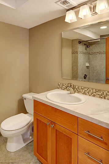 Building Photo - Hillside Bellevue Home w/ Lake Views!