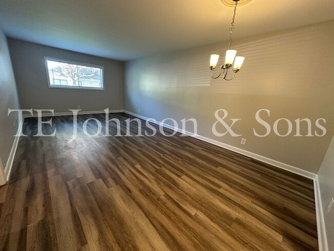 Building Photo - 1 Bedroom Minutes from The School of the Arts!