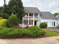 Building Photo - 9601 Woodedge Dr