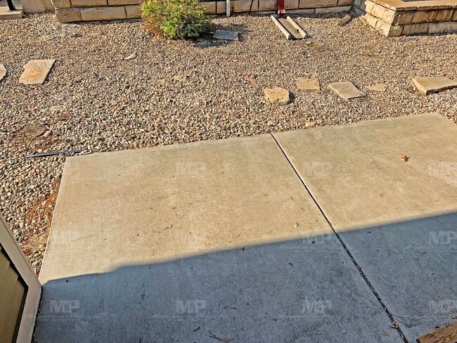 Building Photo - House on Howes!